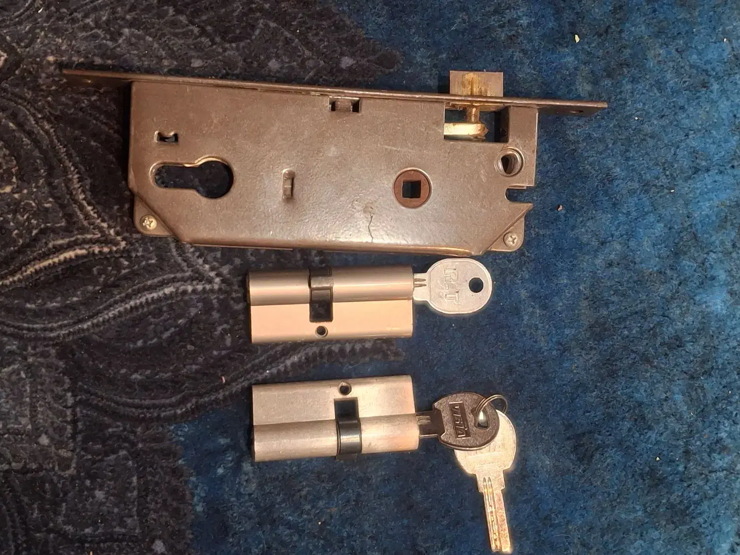 قفل سویچی باتوپی۲عدد|مصالح و تجهیزات ساختمان|هشتگرد, شهرک پامچال|دیوار