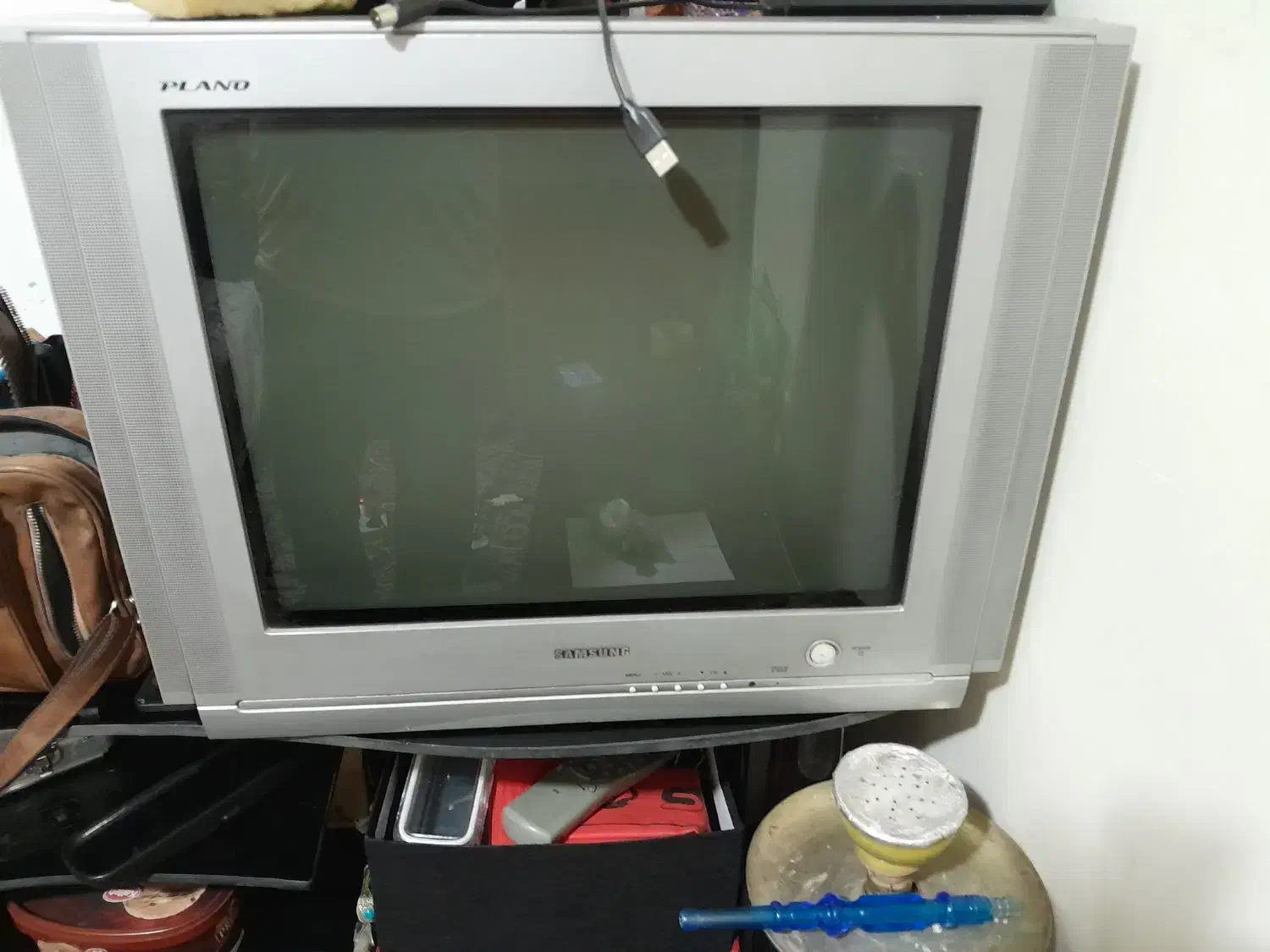 تلویزیون|تلویزیون و پروژکتور|پرند, فاز ۶|دیوار