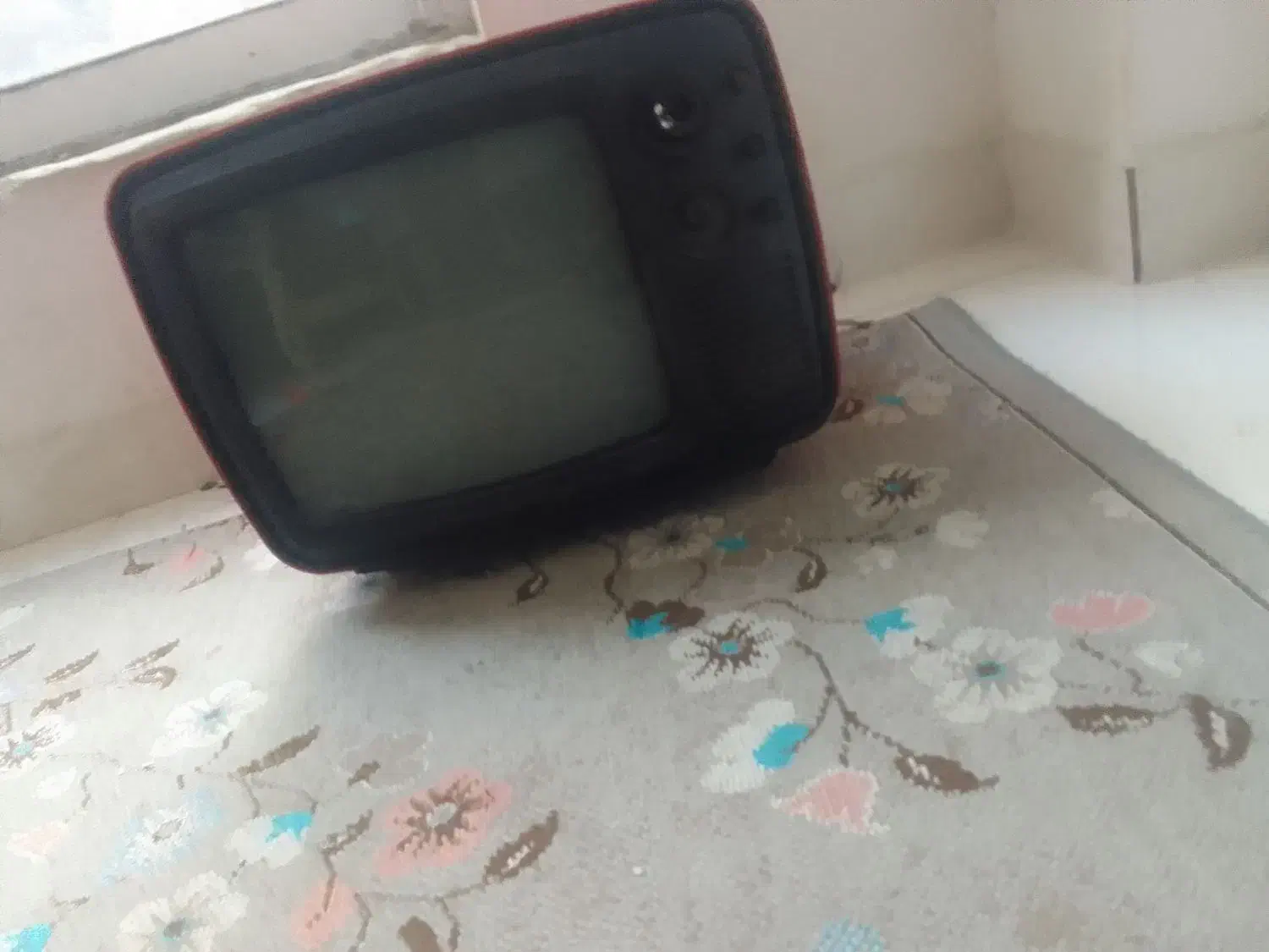 تلویزیون نوستالژیک قدیمی|کلکسیون اشیاء عتیقه|لنگرود, |دیوار