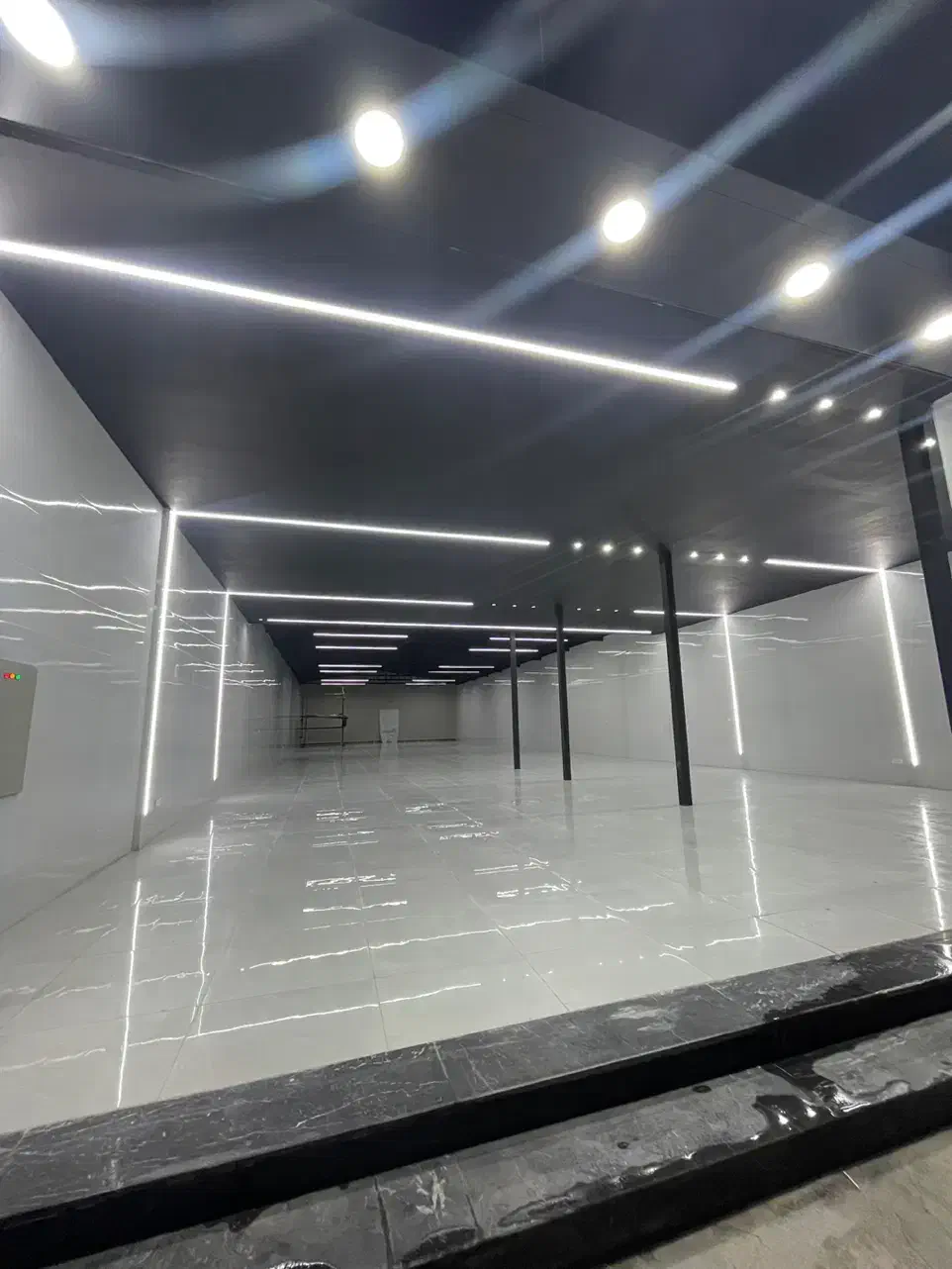 اجاره مغازه تجاری ۷۵۰ متر همکف مسقف گلشهر|اجارهٔ مغازه و غرفه|کرج, کوی گلها|دیوار