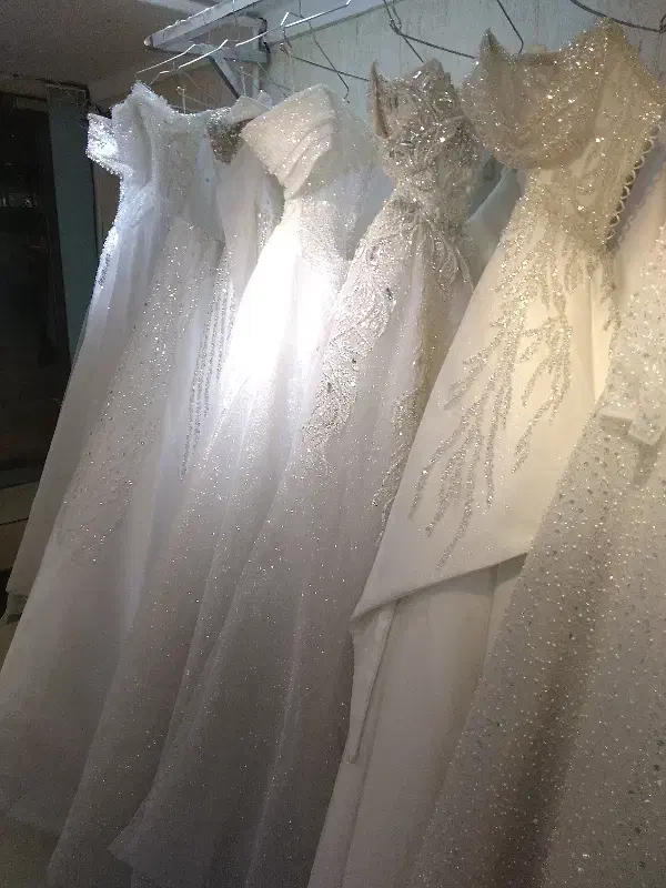 فروش لباس عروس فقط ۵ تومن|لباس|بروجرد, |دیوار