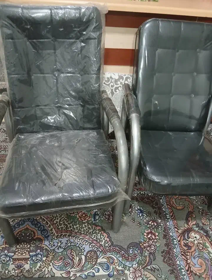 ۴عددصندلی کار..تمیز وبدون خط وخش|مبلمان اداری|فومن, |دیوار