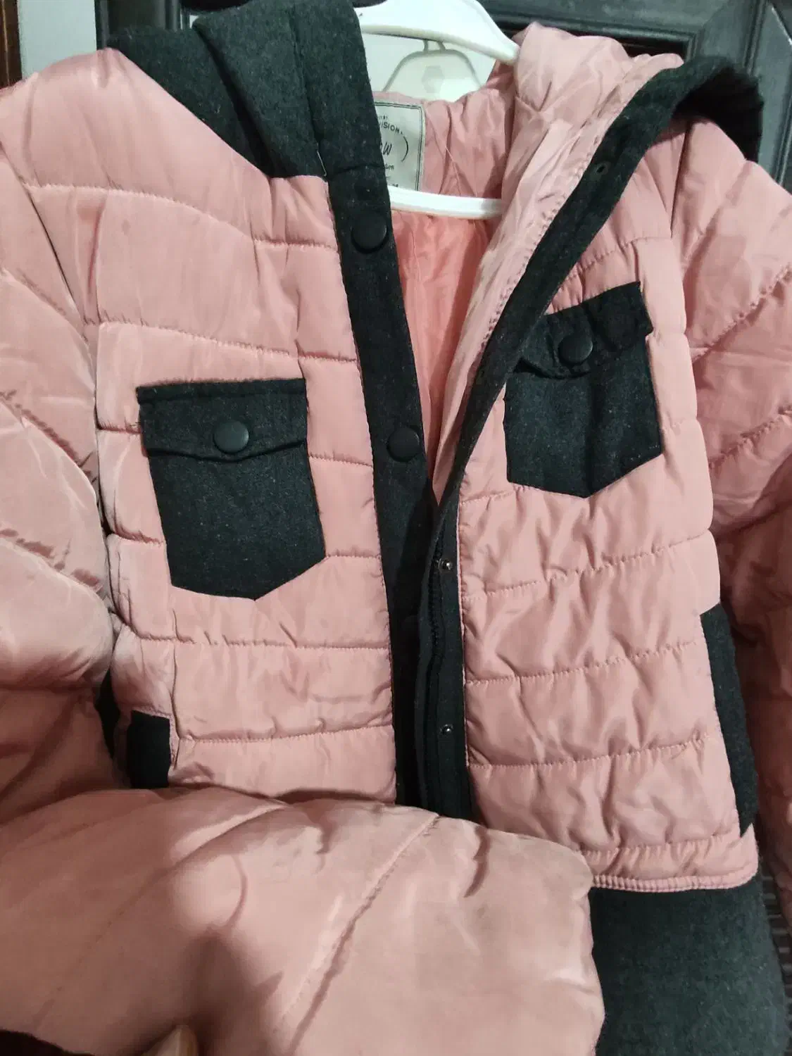 کاپشن|کفش و لباس بچه|یاسوج, |دیوار