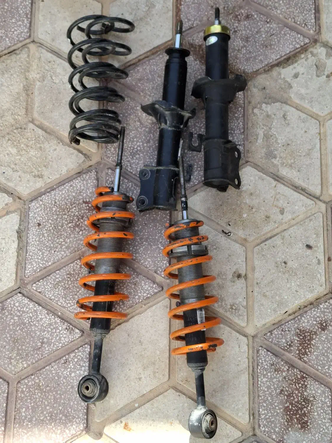 بوق،اگزوز،کمک فنر|قطعات یدکی و لوازم جانبی|شیراز, پودنک|دیوار