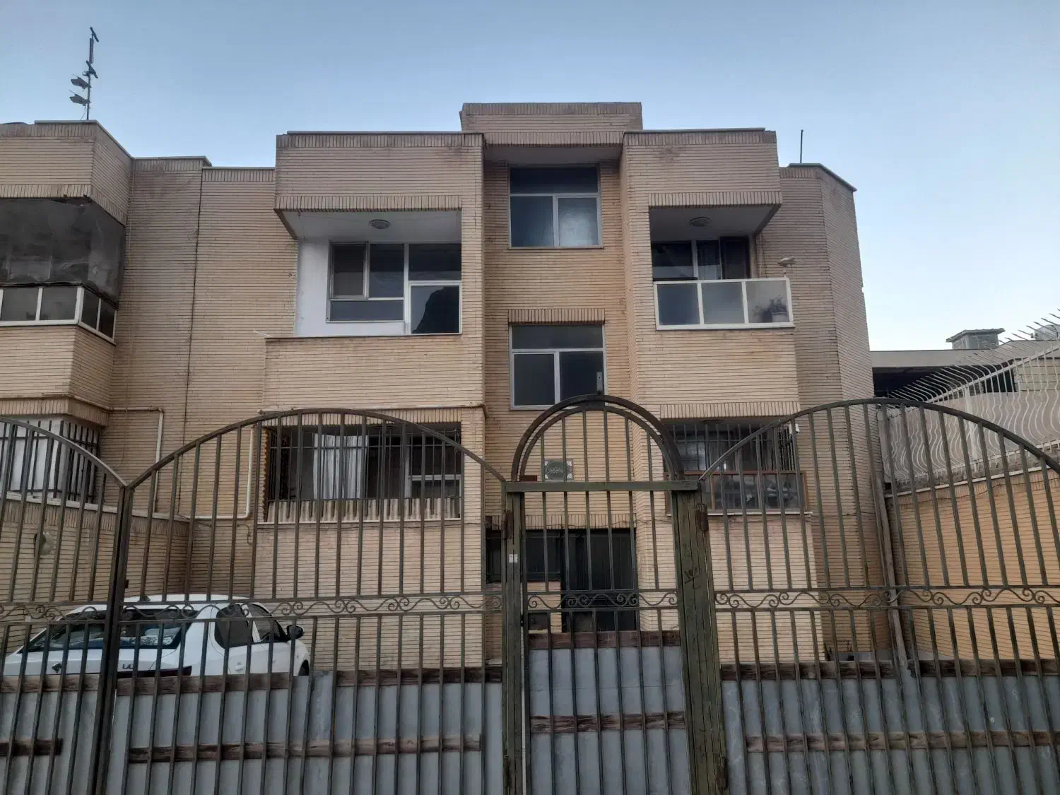 رهن واجاره یک.باب آپارتمان ۶۰ متری چهار واحده|اجارهٔ آپارتمان|خمینی‌شهر, |دیوار