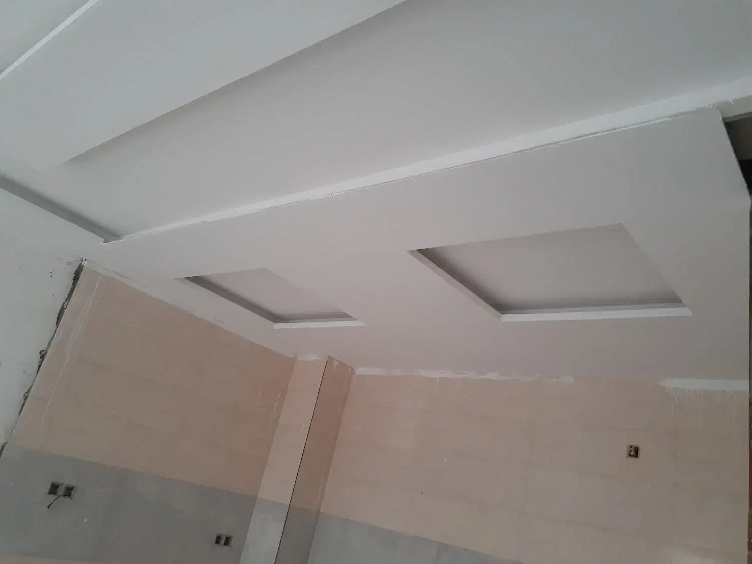 شاگرد میخوام برای گچکاری و سفیدکاری کار بسیار راحت|استخدام معماری، عمران و ساختمانی|بندر کنگان, |دیوار