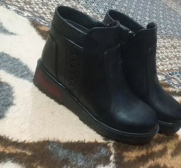 نیم بوت|کیف، کفش، کمربند|چاراویماق, |دیوار