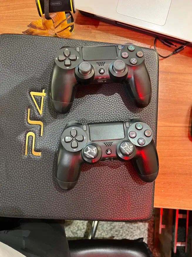 ps4 در حد ۲ دسته اورجینال کم کار و کیف حمل|کنسول، بازی ویدئویی و آنلاین|اردبیل, |دیوار