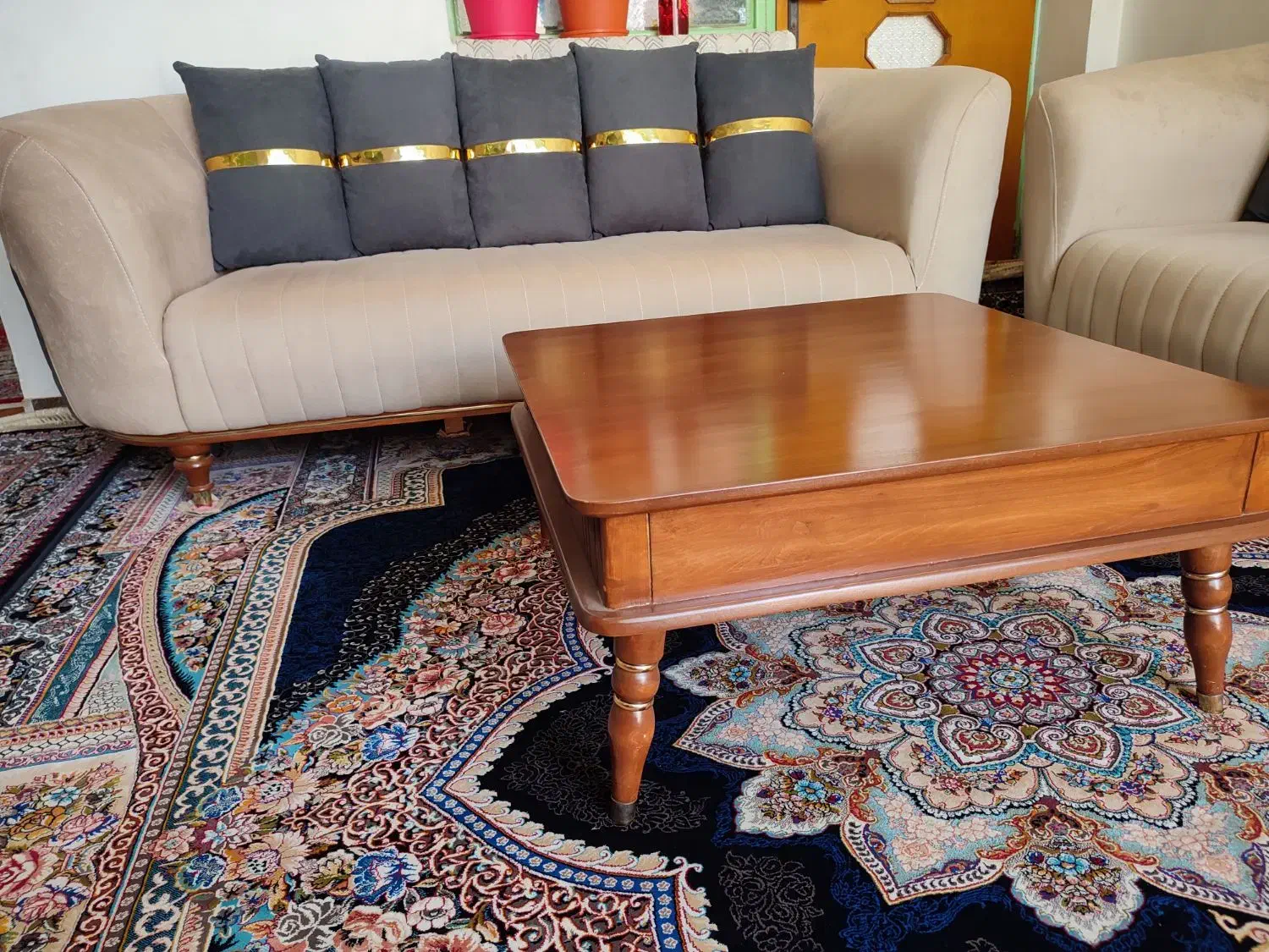 مبل و جلو مبلی|مبلمان خانگی و میز عسلی|زارچ, |دیوار