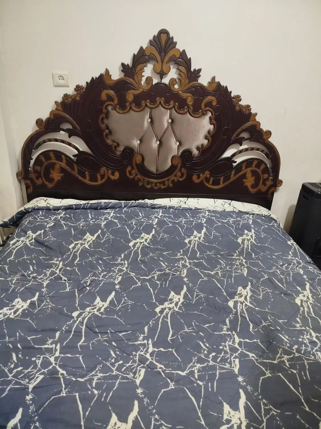 تخت دونفره به همراه تشک طبی|تخت و سرویس خواب|ساری, |دیوار