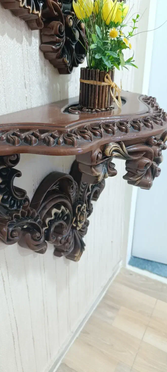 یک عدد آینه با میز آینه دیواری کاملا سالم|آینه|رشت, یخسازی|دیوار