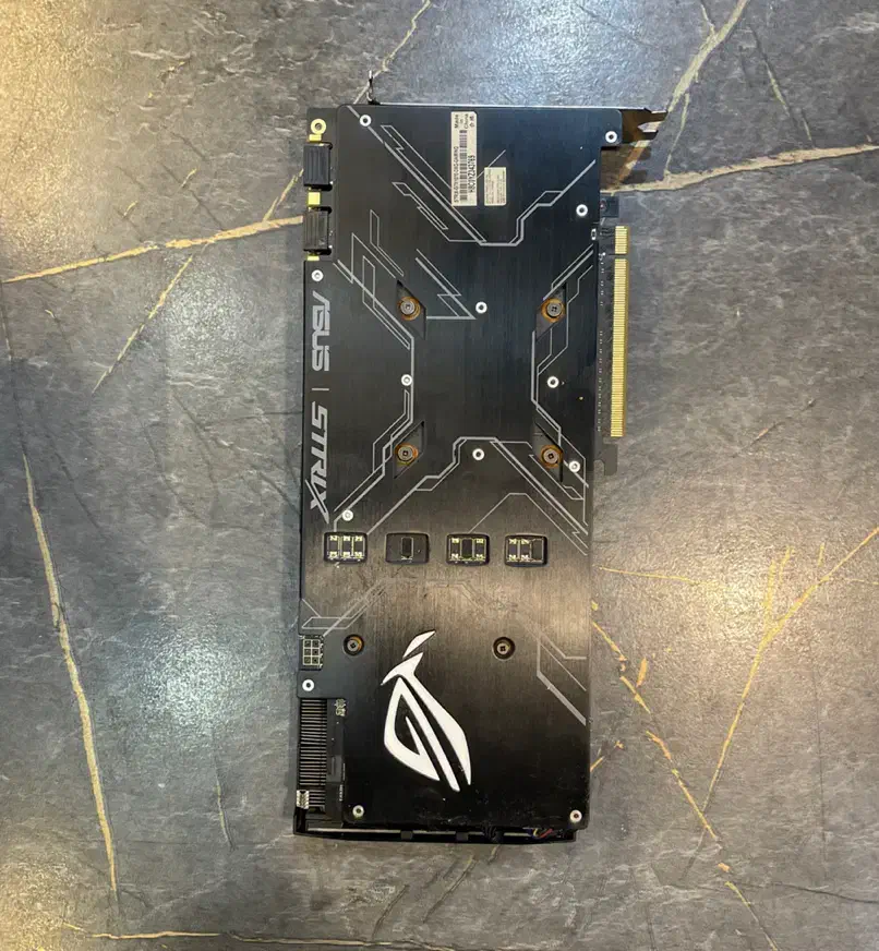 کارت گرافیک سه فن  GTX 1070 8GB ASUS ROG STRIX|قطعات و لوازم جانبی رایانه|مشهد, راهنمایی|دیوار