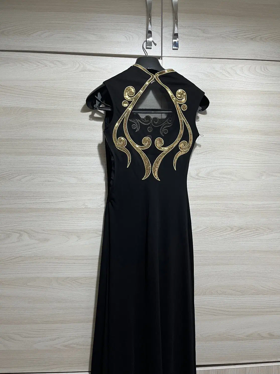 لباس مجلسی|لباس|رشت, فلسطین|دیوار