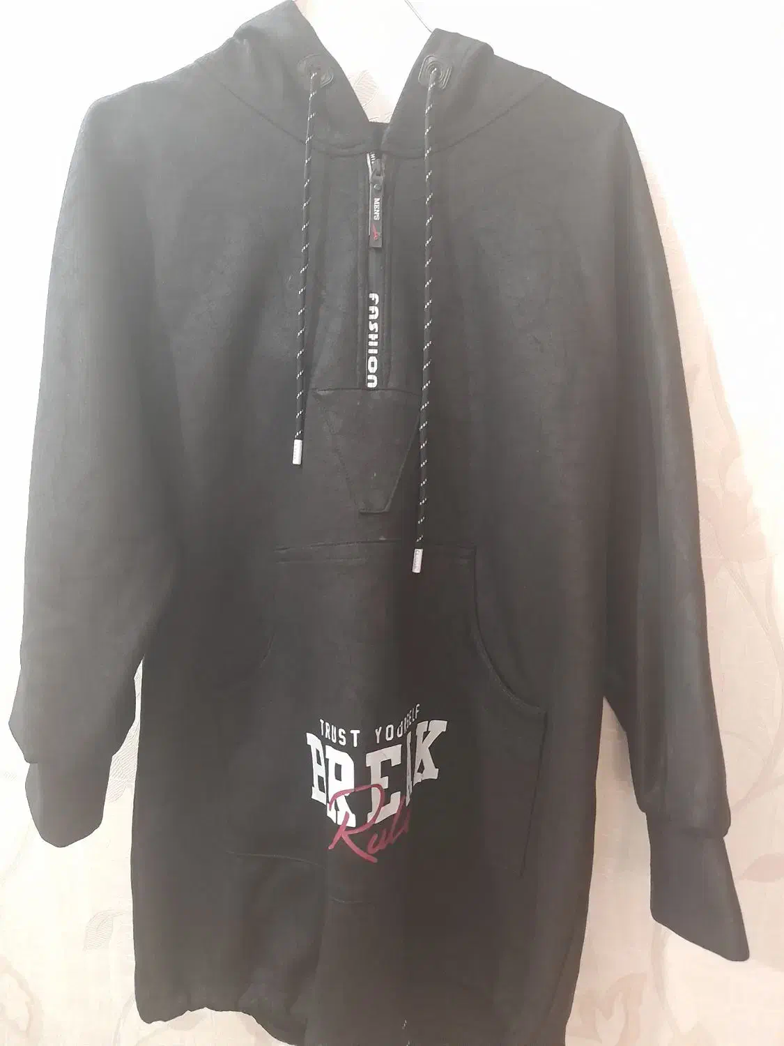 هودی کلاه دار|لباس|جهرم, |دیوار