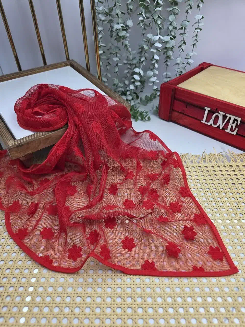 مینی اسکارف شب یلدا|لباس|قم, شهر قائم|دیوار