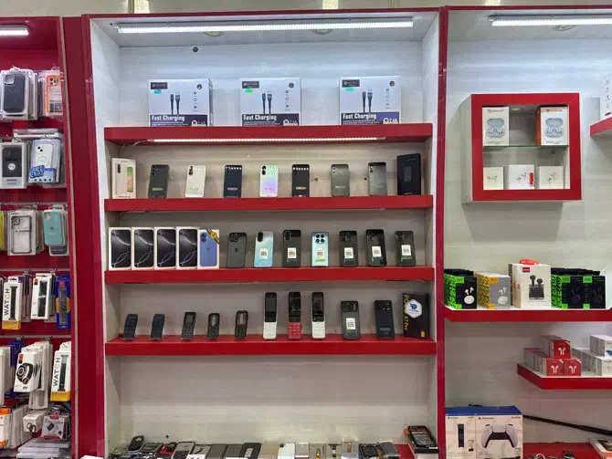 دکوراسیون فروشگاه موبایل و لپ تاپ|فروشگاه و مغازه|شاهین‌شهر, گزبرخوار|دیوار