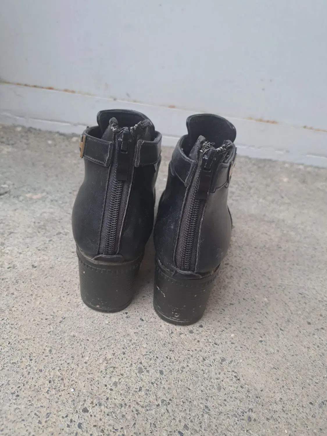 کاملا سالم وبدون ایراد.|کیف، کفش، کمربند|نقده, |دیوار