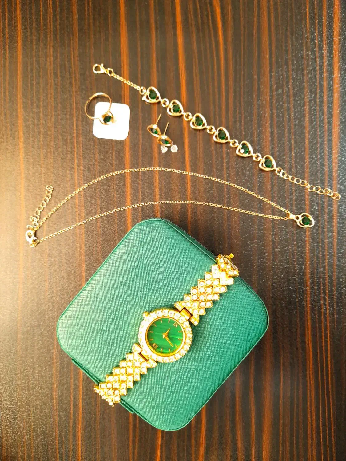 ساعت طلایی نگین دار همراه اکسسوری با تخفیف ویژه|ساعت|بجنورد, |دیوار