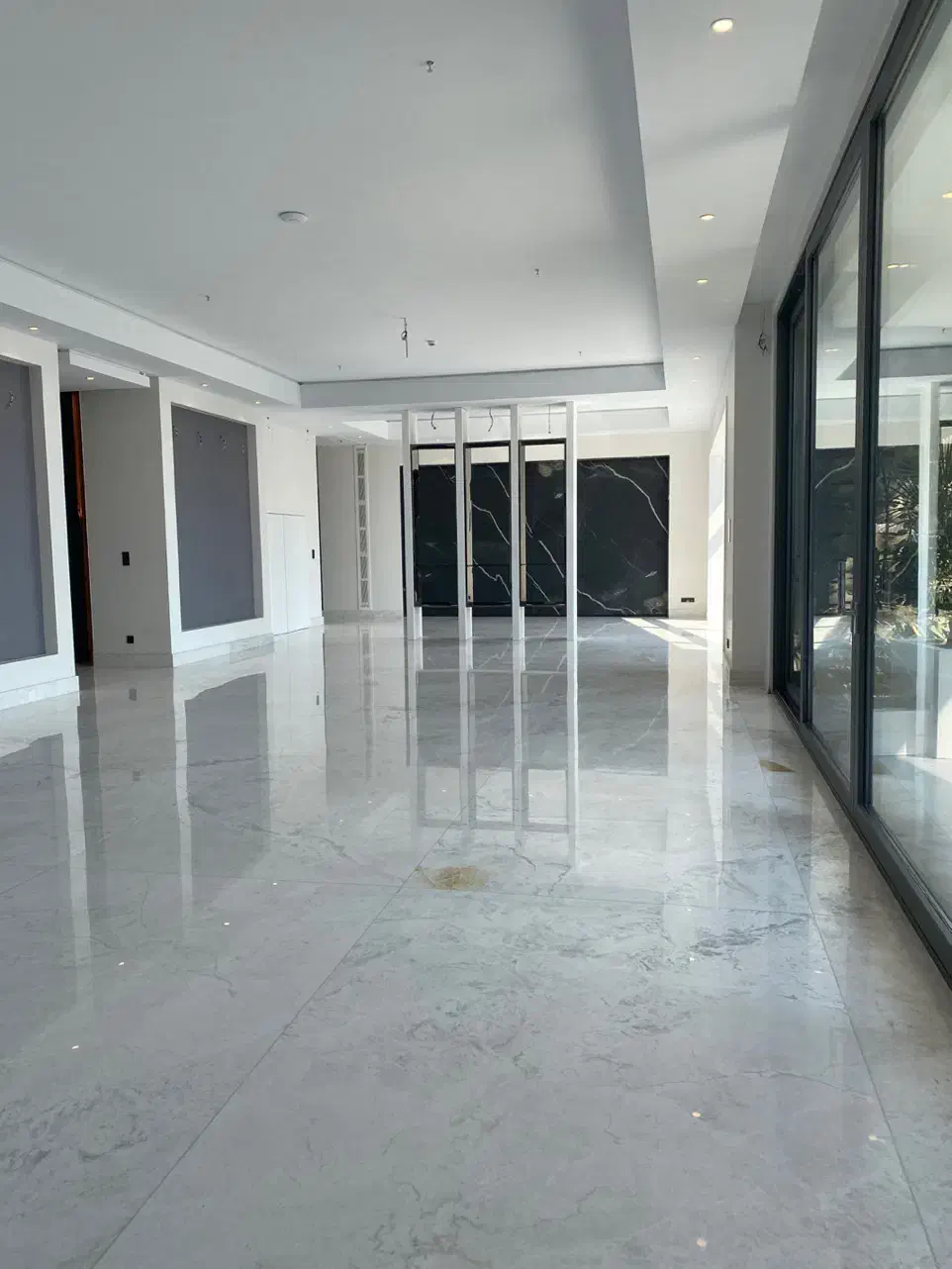 سعادت آباد  ۲۴ متری ساختمان برند ۲۹۰متر  ۳پارکینگ