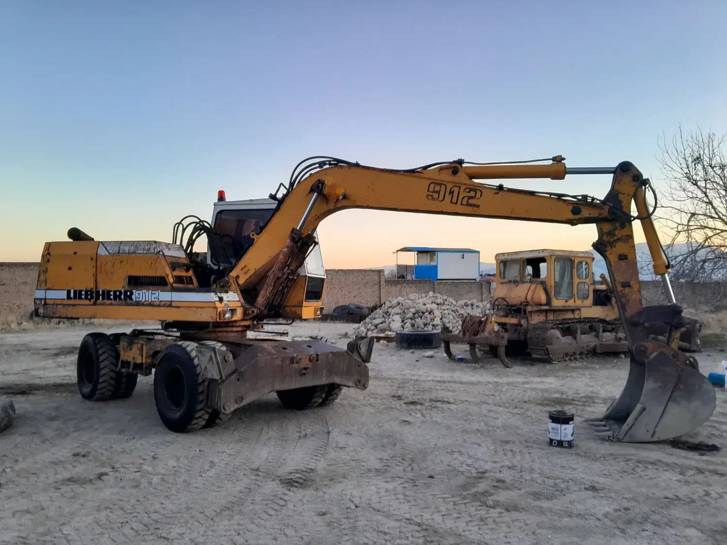 بیل مکانیکی ۹۱۲|خودرو سنگین|بروجرد, |دیوار