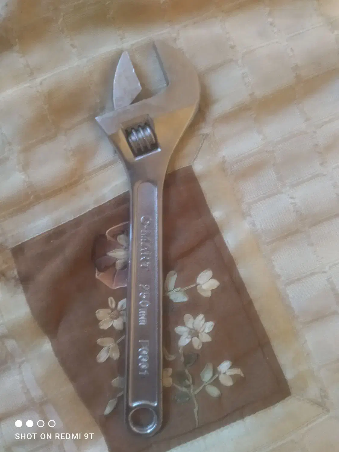 یک آچار فرانسه ۱۰ 250 میفروشمش نوع هست|ابزارآلات|تبریز, |دیوار