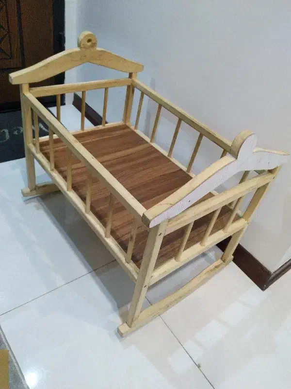 گهواره چوبی(چوب گردو)|اسباب و اثاث بچه|پردیس, فاز ۸|دیوار