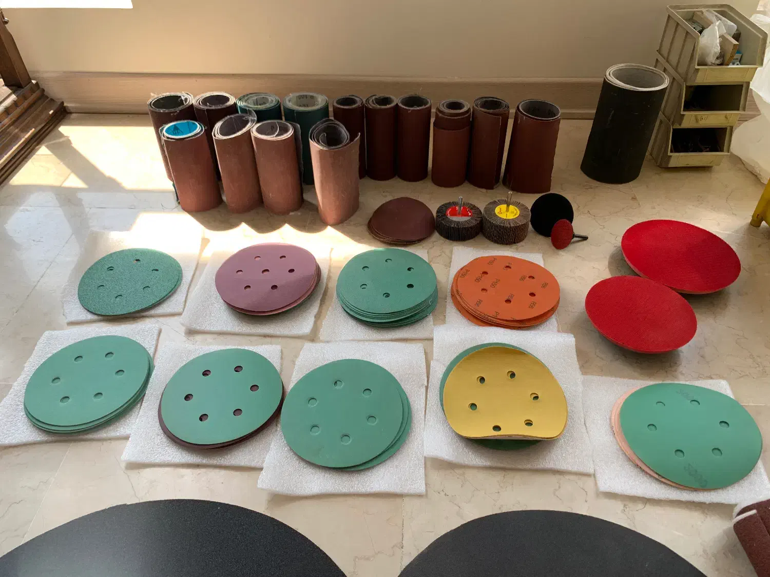 تعداد محدودی سنباده نواری و گرد به علت تغییر شغل|ابزارآلات|تهران, سوهانک|دیوار