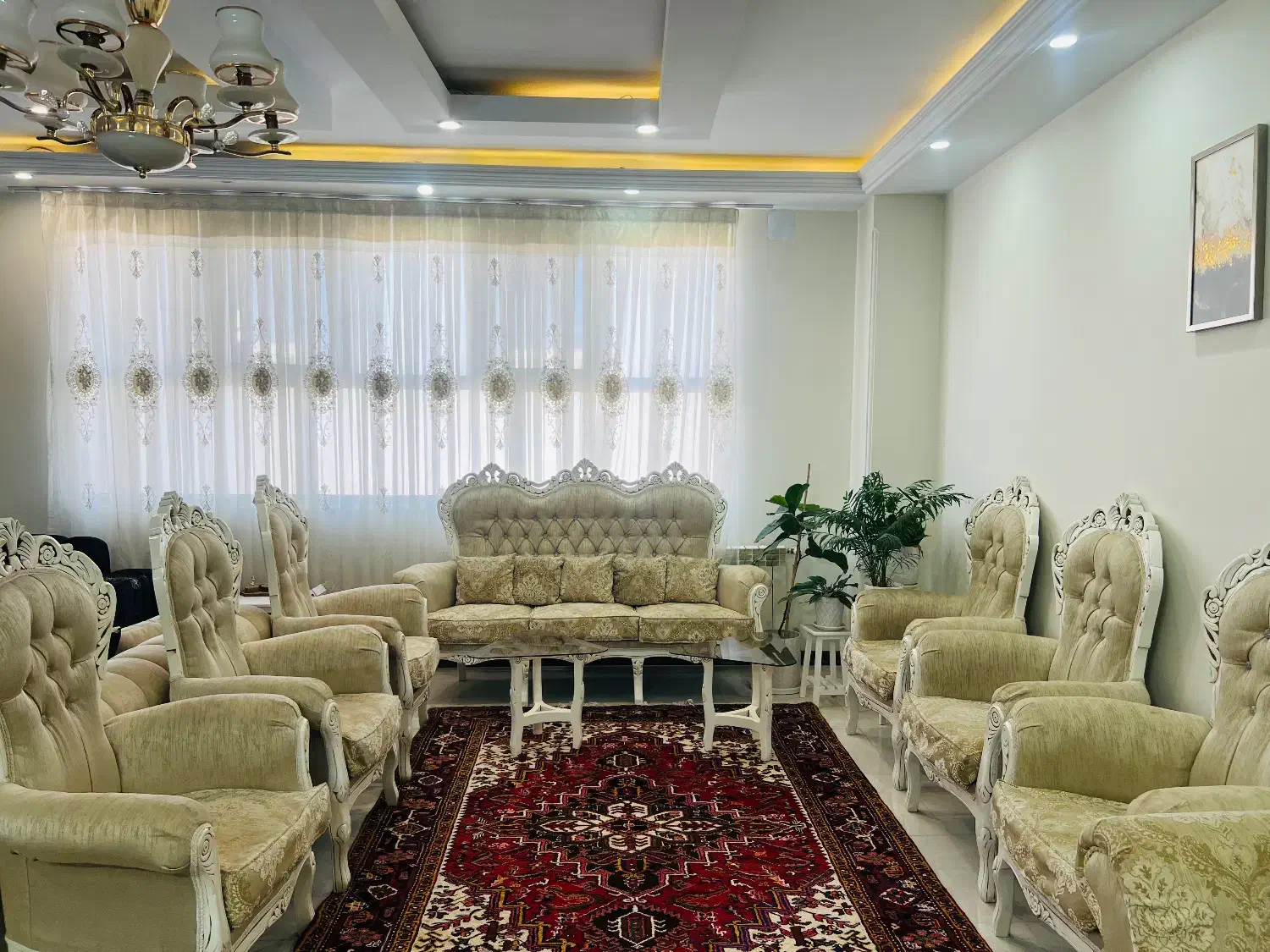 مبل سلطنتی ۹ نفره بسیار تمیز و شیک|مبلمان خانگی و میز عسلی|شهریار, شهرک شاهد|دیوار