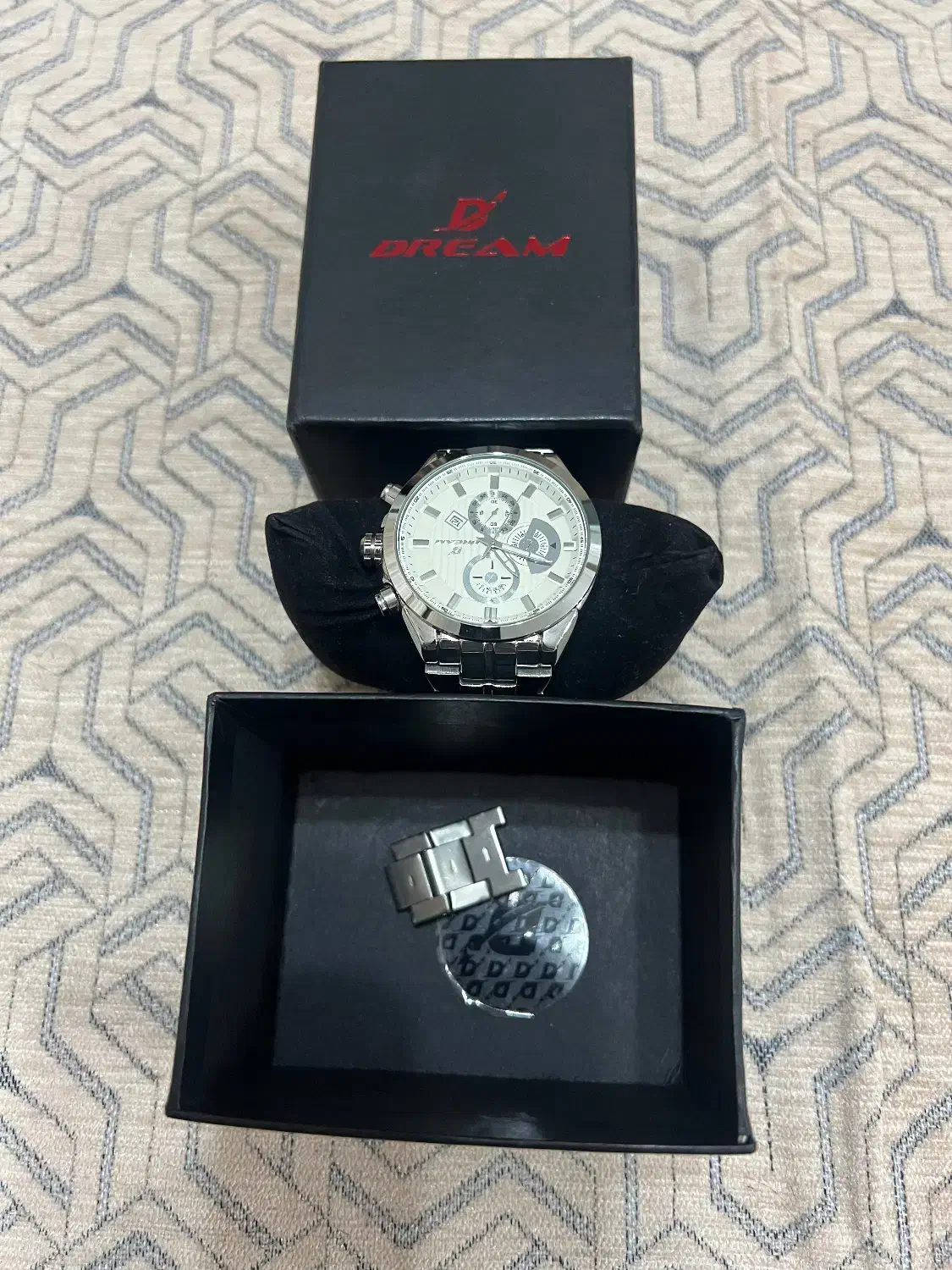 ساعت دریم سه موتوره نمادین|ساعت|اصفهان, قلعه طبره|دیوار