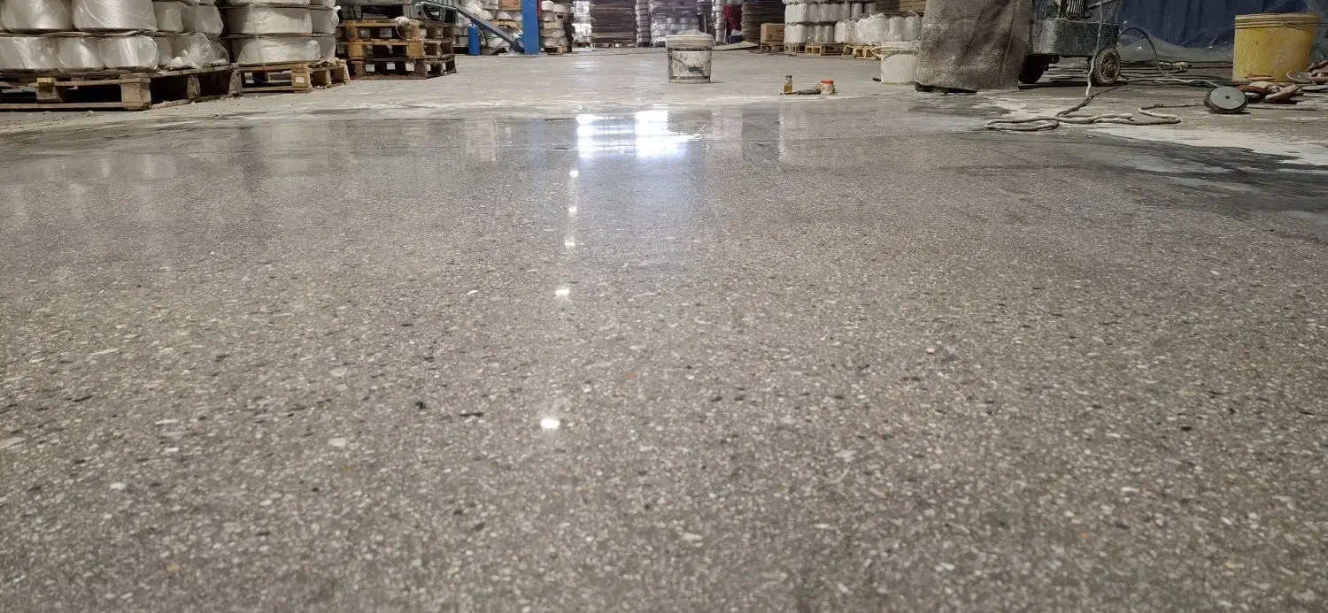 گلیزینگ کف ترمیم و براق کردن کفسابی بتن اپکسی|خدمات نظافت|اصفهان, فرح آباد|دیوار