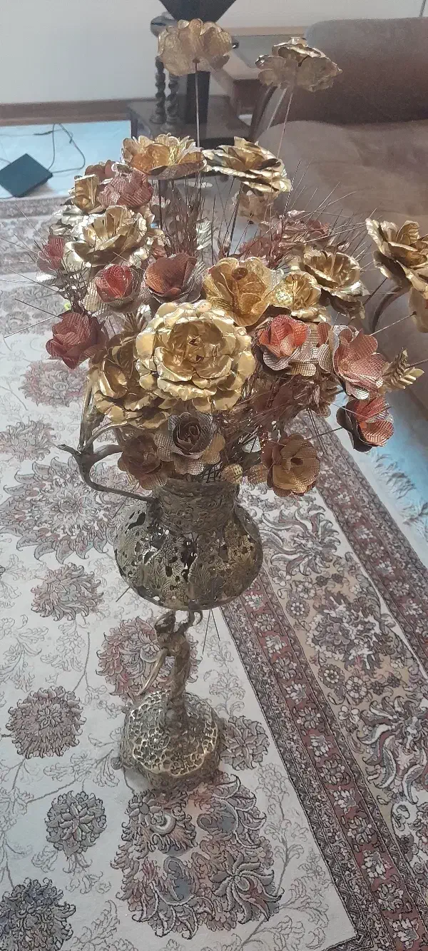 گل رز برنجی|گل مصنوعی|اندیشه, اندیشه فاز ۱|دیوار