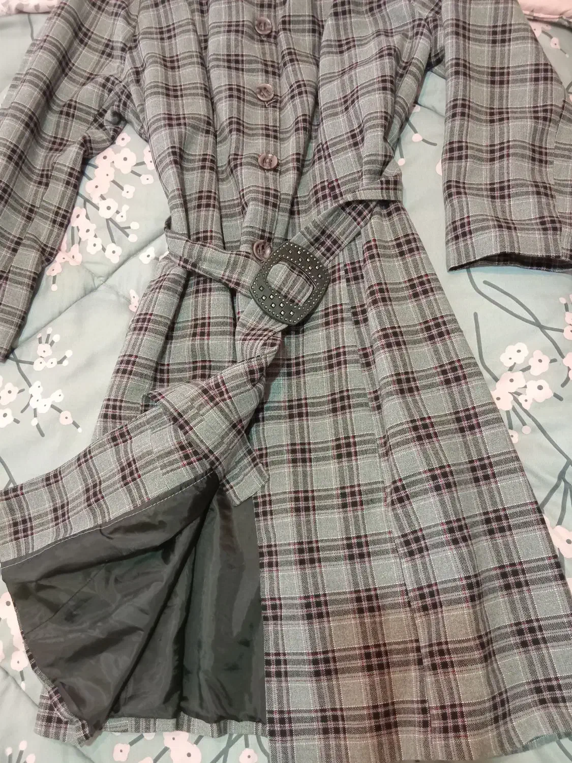 بارونی زیبا|لباس|پردیس, فاز ۳|دیوار