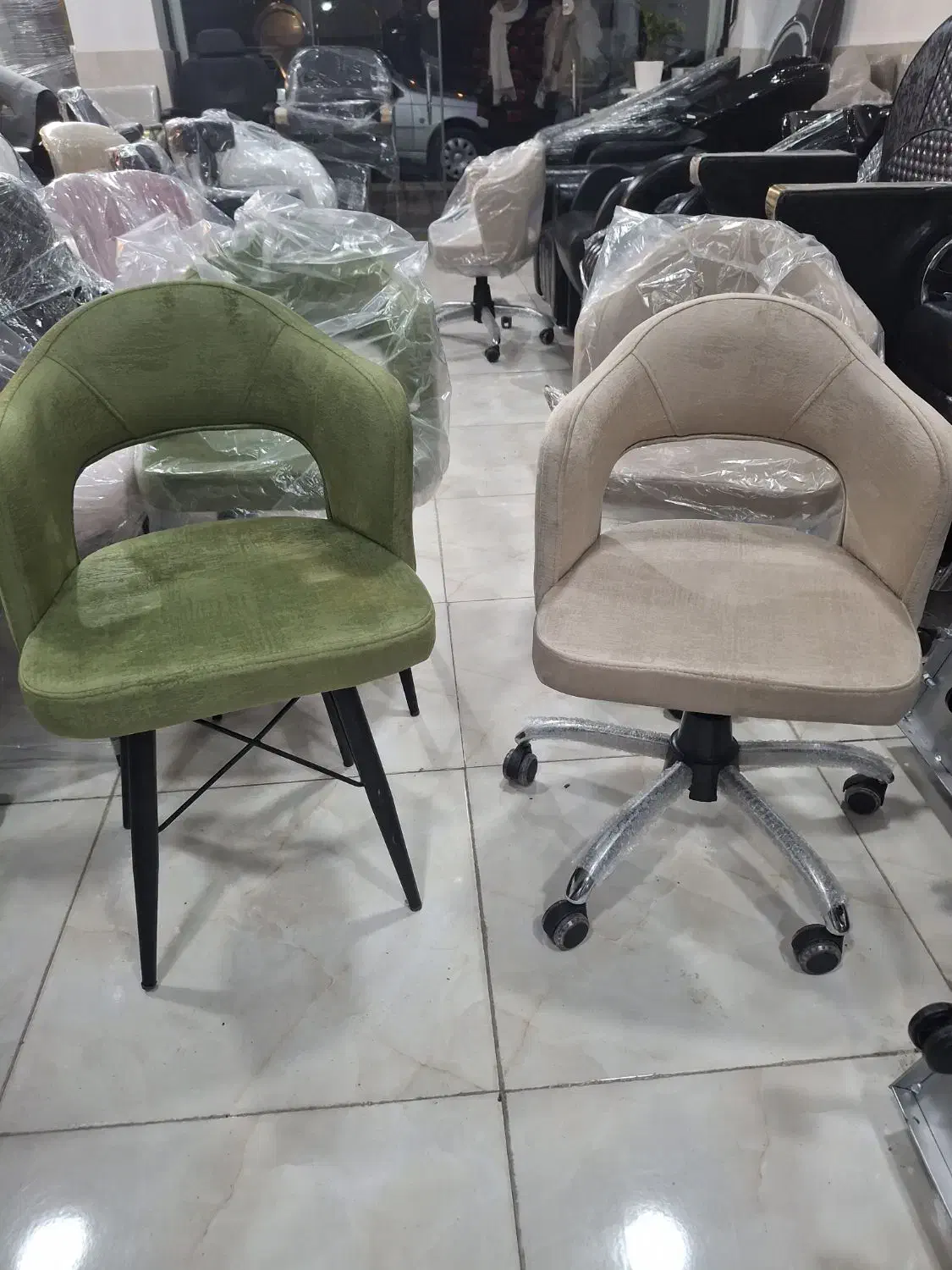 صندلی کاشت ناخن|آرایشگاه و سالنهای زیبایی|رشت, امین الضرب|دیوار