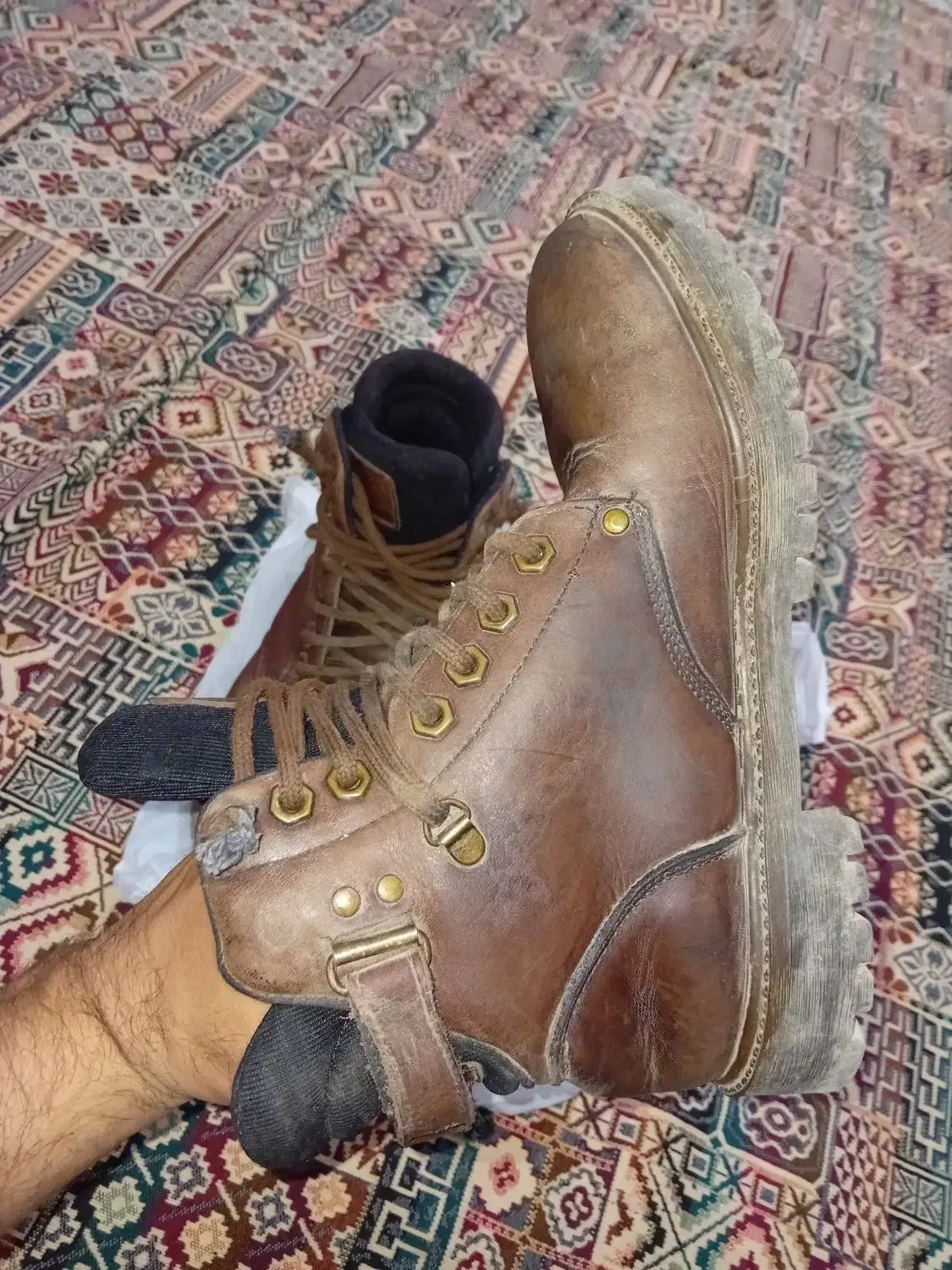 کفش کوهنوردی|کیف، کفش، کمربند|رباط‌کریم, مسکن مهر آبشناسان|دیوار