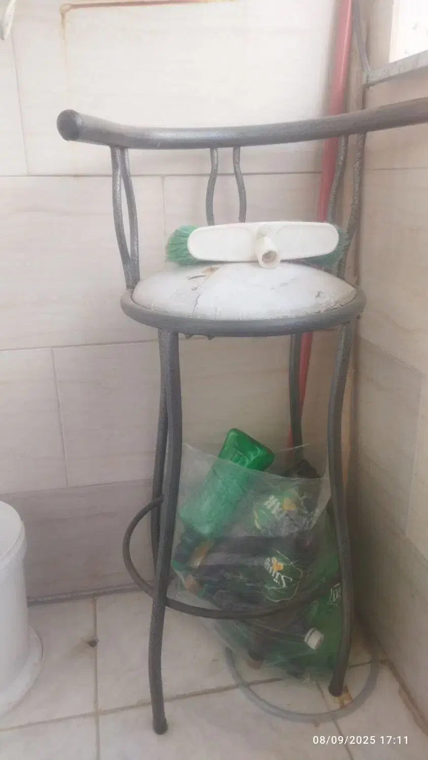 صندلی|صندلی و نیمکت|سبزوار, قاضی زاد|دیوار