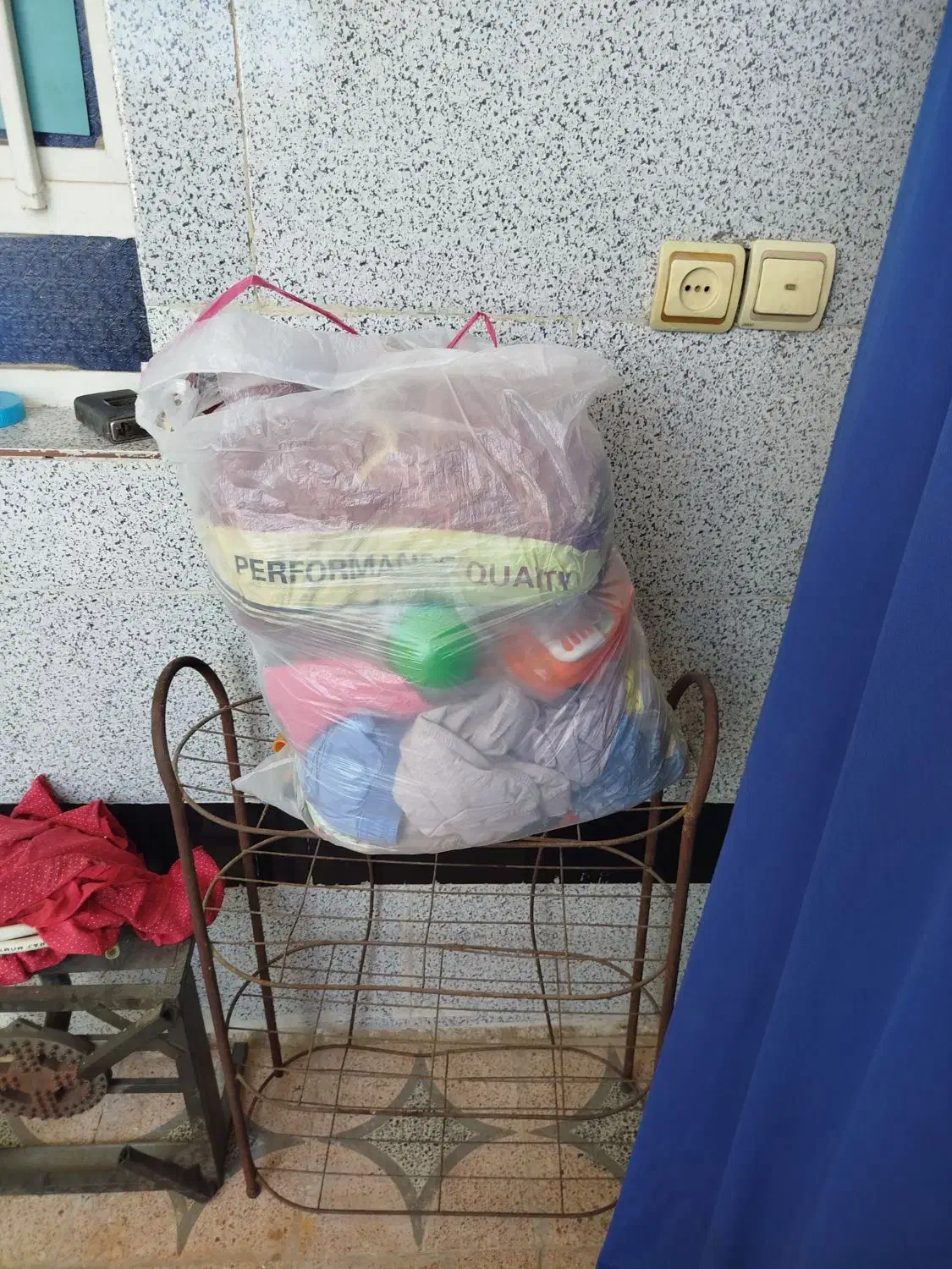 مقدار زیادی لباس بچگانهکارکرده برانیازمند|کفش و لباس بچه|اهواز, کیانشهر|دیوار