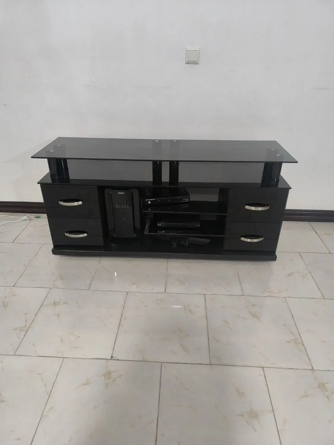 میز تلویزیون شیشه ای|میز تلویزیون|رشت, کوی مهر|دیوار