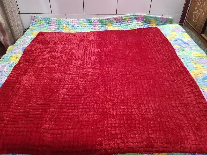 لحاف کرسی|رختخواب، بالش، پتو|اصفهان, خانه اصفهان|دیوار