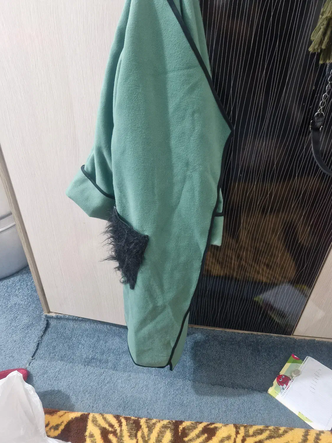 مانتو وپالتو|لباس|یاسوج, |دیوار