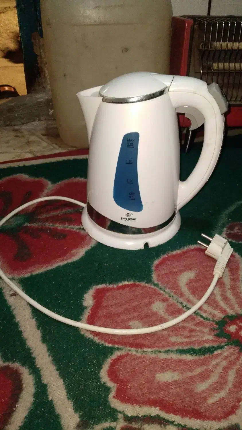 کتری برقی صحیح و سالم|قوری، کتری، قهوه‌ساز دستی|آبادان, |دیوار