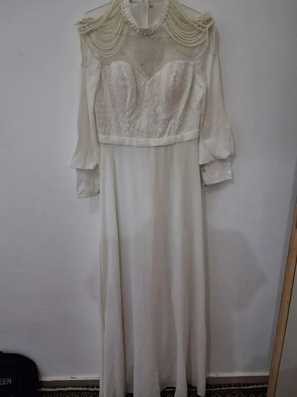 لباس مجلسی نو|لباس|زاغه, |دیوار