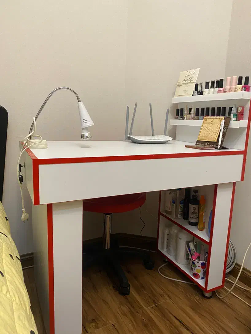 میزناخن وصندلی گردان|آرایشگاه و سالن‌های زیبایی|تهران, فردوس|دیوار