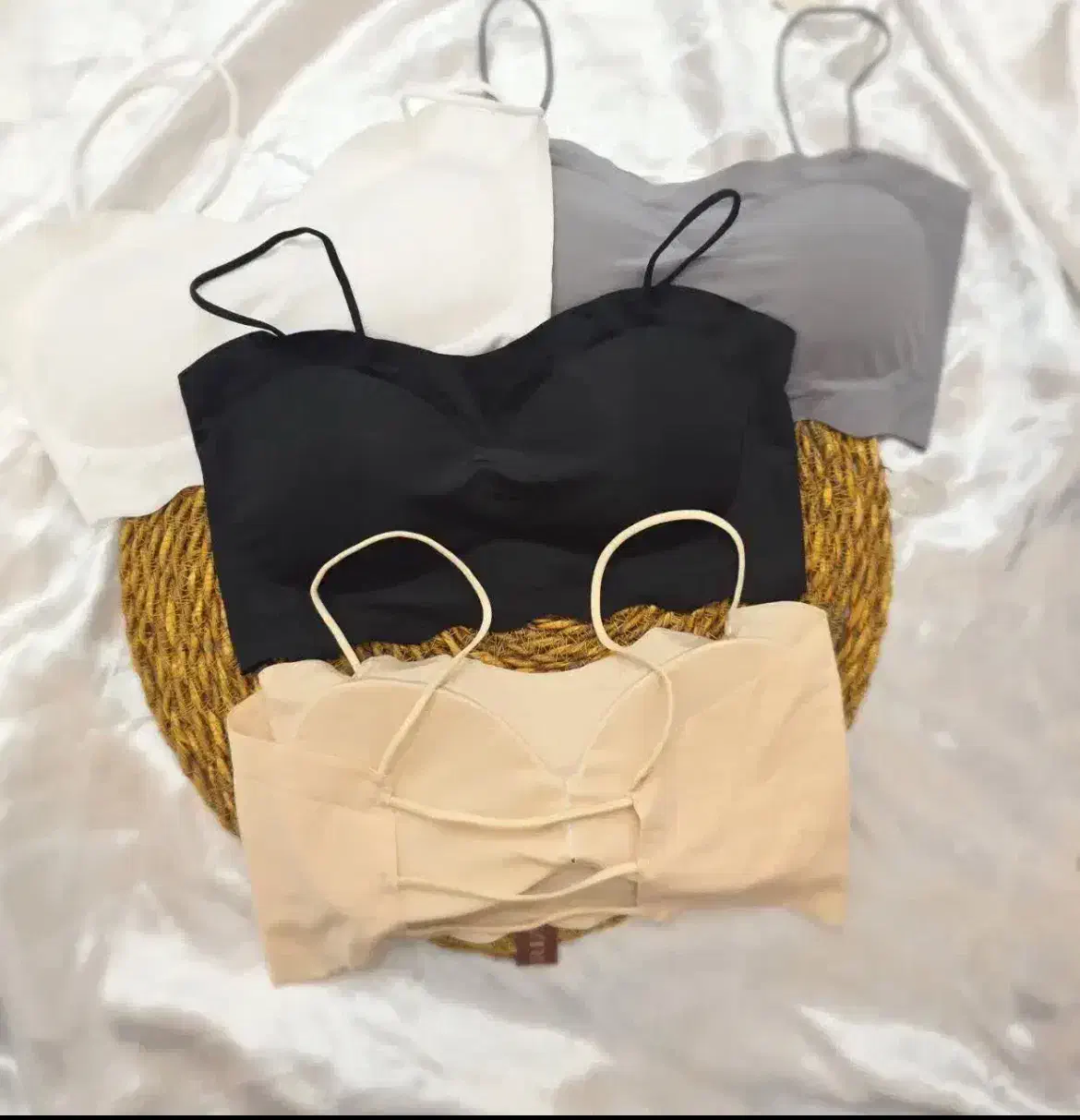 نیم تنه|لباس|قم, انسجام|دیوار