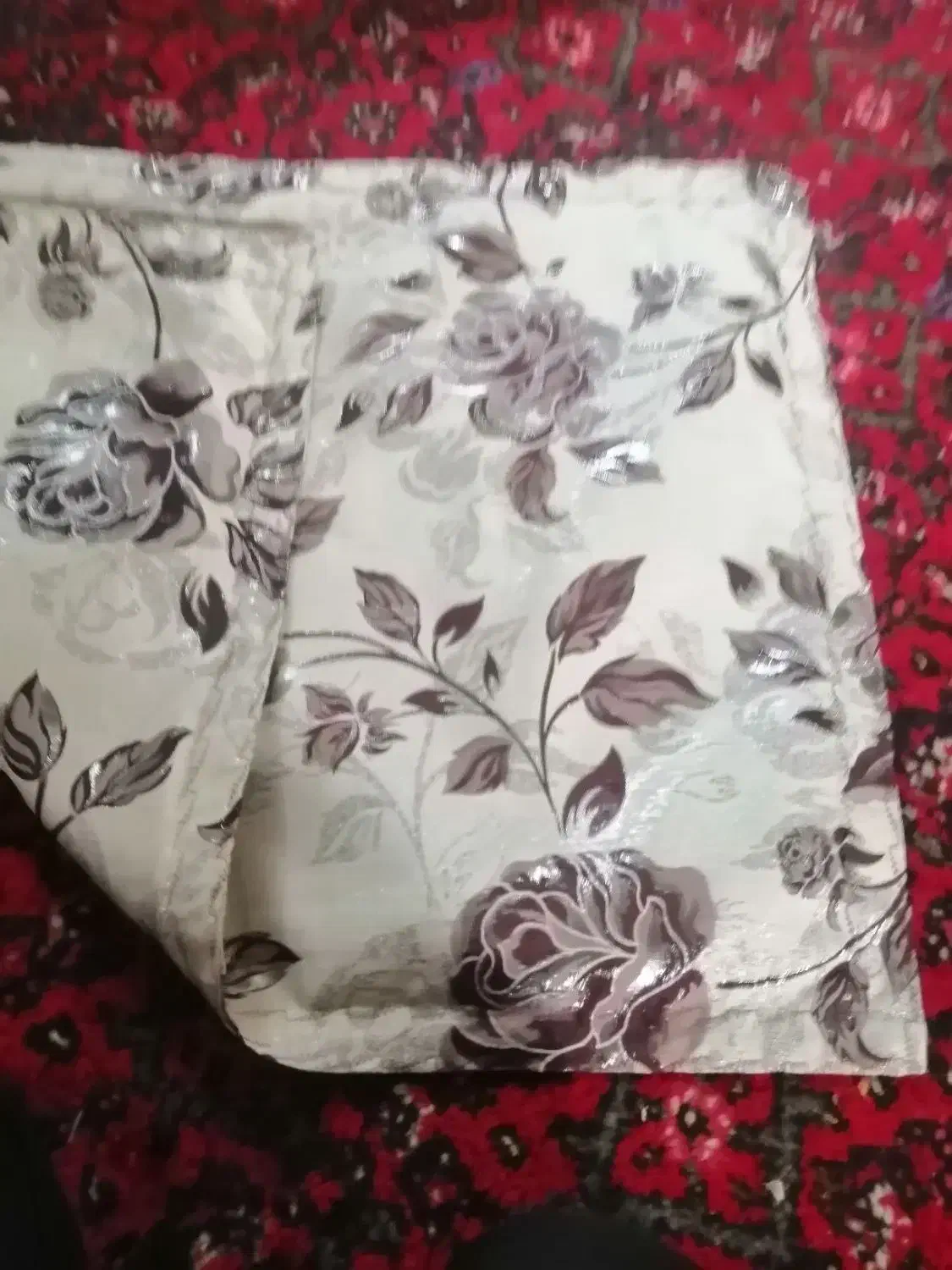 روبالشی|رختخواب، بالش، پتو|فامنین, |دیوار