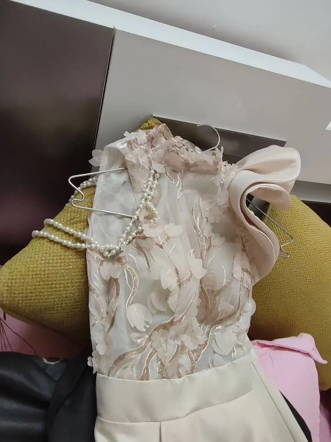 لباس شب و نامزدی|لباس|زبرخان, |دیوار