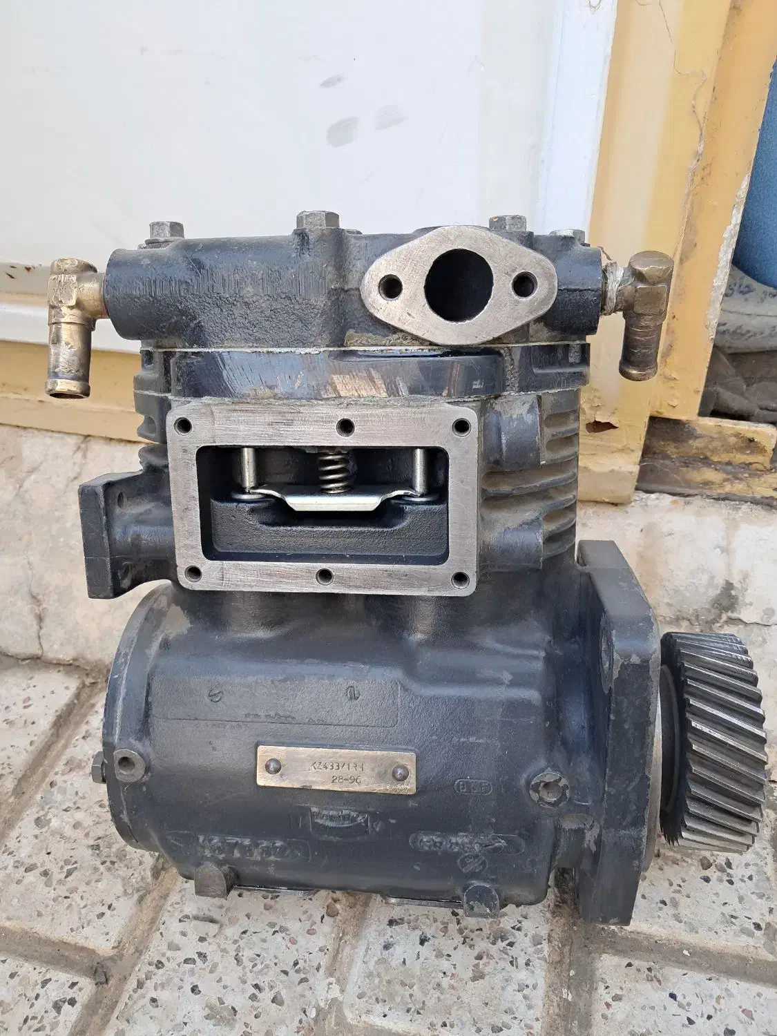 اف ۱۲ کشنده ولووF12 پمپ باد میل لاستیک ۱۵ سواری|قطعات یدکی و لوازم جانبی|مشهد, رضاشهر|دیوار