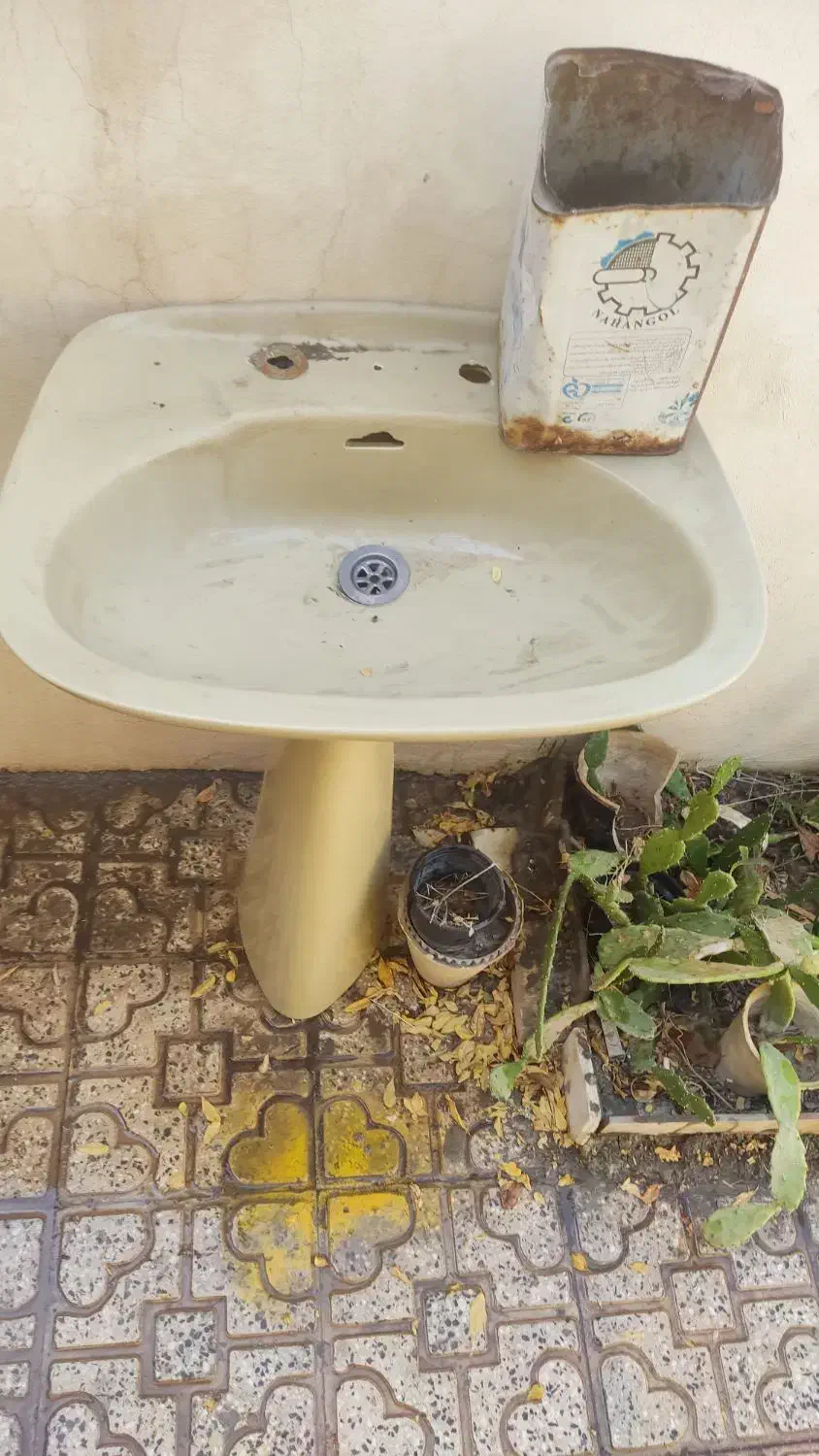 روشویی کوچک و قدیمی سالم|لوازم سرویس بهداشتی|فولادشهر, A4|دیوار