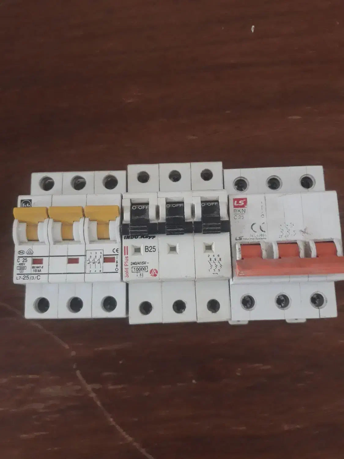 فیوز برق سه فاز . محافظ جان . کنداکتور|مصالح و تجهیزات ساختمان|زابل, |دیوار