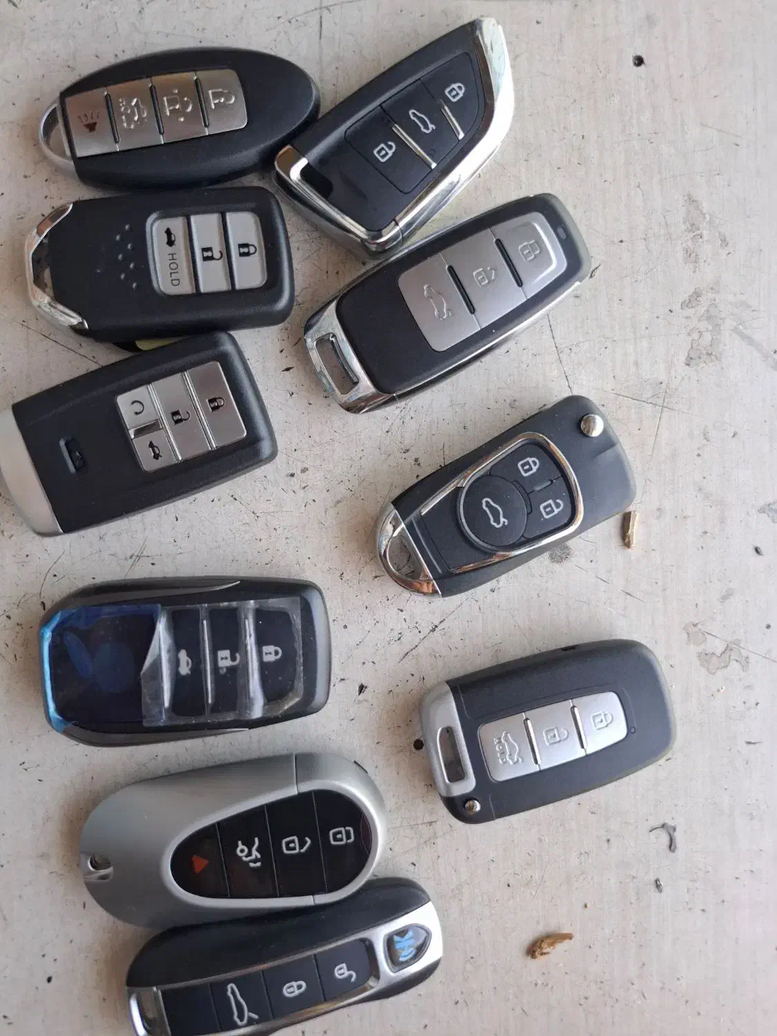 کلید سازی بیات ساخت ۸ ریموت در یک ریموت|خدمات پیشه و مهارت|بروجرد, |دیوار