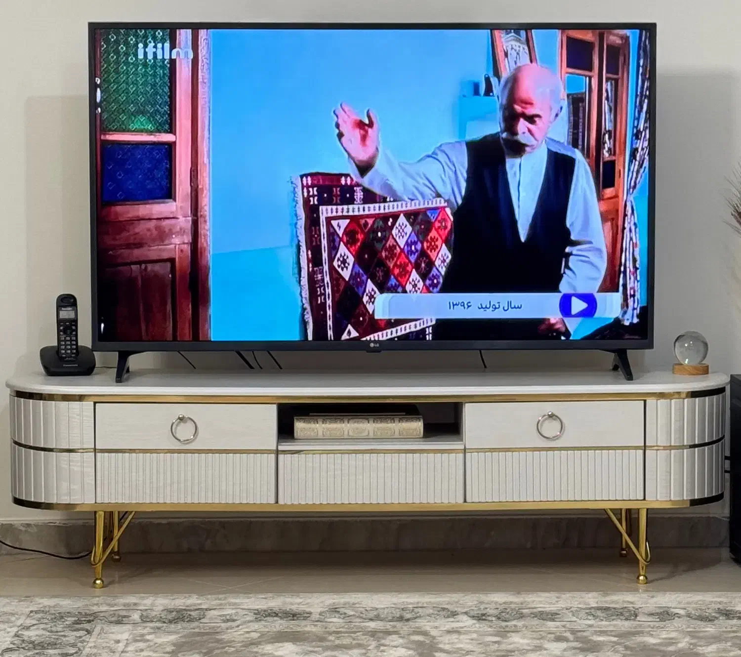 میز تلویزیون سفید طلایی مدل مدرن|میز تلویزیون|ری, فیروزآبادی|دیوار